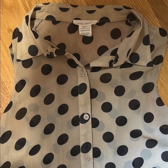 Polka Dot Asymmetrical Sleeveless Button Blouse - Picture 2 of 7